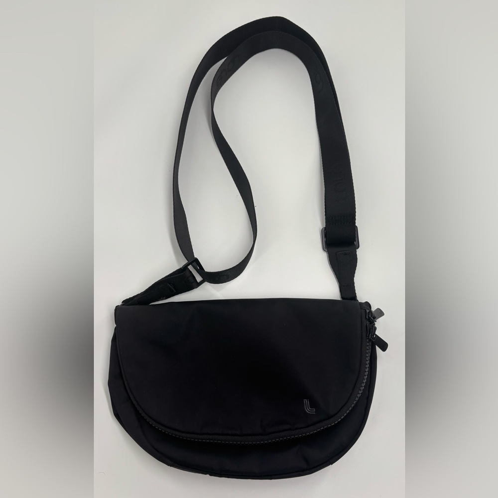 Lolë black crossbody bag